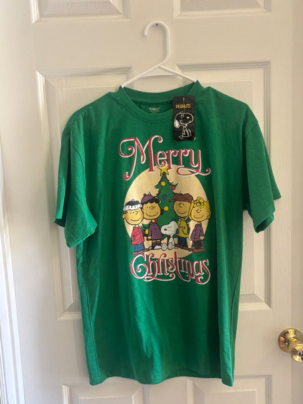 Peanuts Green  Merry Christmas Graphic Tee size L (NWT)